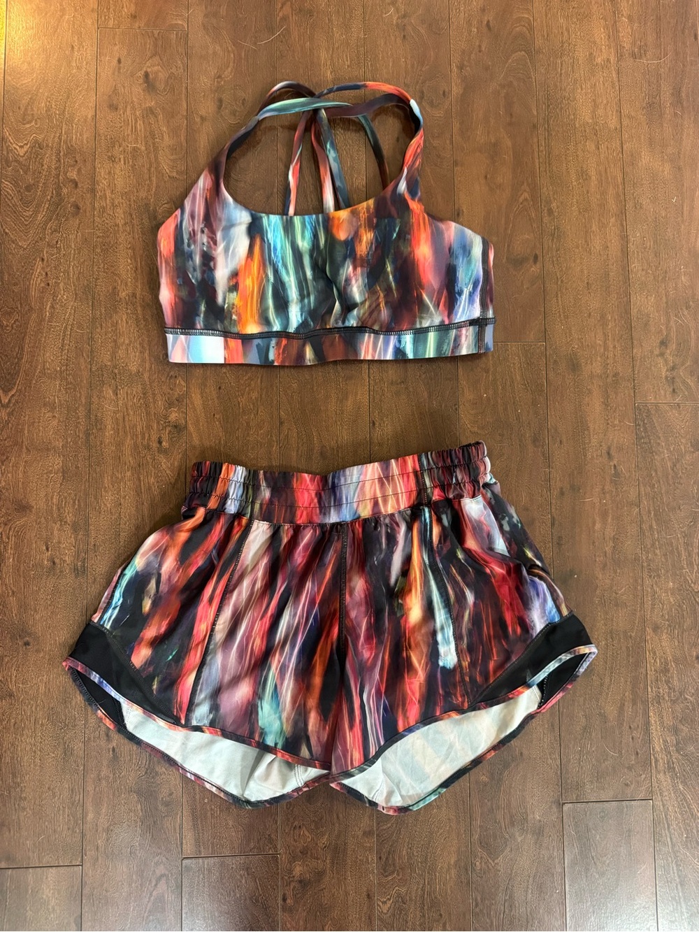 Lululemon Chroma Fusion Multi / Black Matching Set – Size 6